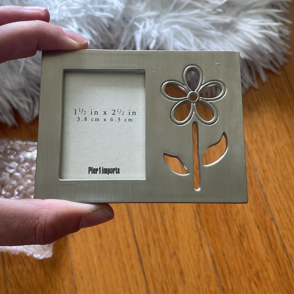 Silver Flower Photo Frame - Picture 2 of 2